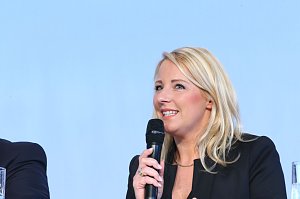 Carina Schmidt als gefragte Diskutantin auf der Hannover Messe
