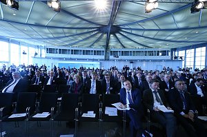 Carina Schmidt als gefragte Diskutantin auf der Hannover Messe