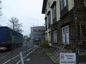 Umzug an der Bahnhofstra&szlig;e in Niedergebra