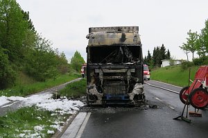 Lkw brannte völlig aus
