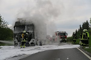 Lkw brannte völlig aus