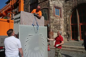 Neue Sonnenuhr angebracht