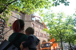 Neue Sonnenuhr angebracht