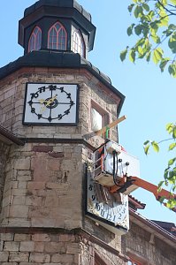 Neue Sonnenuhr angebracht