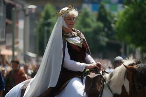 Festumzug zum 1090. Geburtstag der Rolandstadt