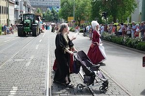 Festumzug zum 1090. Geburtstag der Rolandstadt