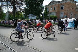 Festumzug zum 1090. Geburtstag der Rolandstadt