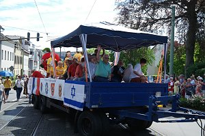 Festumzug zum 1090. Geburtstag der Rolandstadt