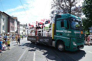 Festumzug zum 1090. Geburtstag der Rolandstadt