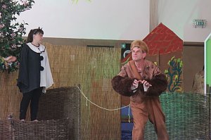 Peter und der Wolf in der Inszenierung der Nordth&uuml;ringer Lebenshilfe