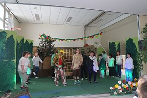 Peter und der Wolf in der Inszenierung der Nordth&uuml;ringer Lebenshilfe