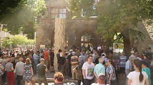 Demonstration vor dem Nordh&auml;user Rathaus f&uuml;r den Erhalt der Kreisstadt
