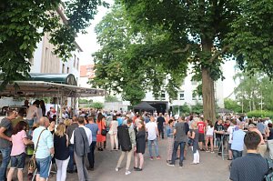 Bye, bye Oberstufe - den Beginn der Sanierung am Humboldt-Gymnasium wurde heute ausgiebig gefeiert