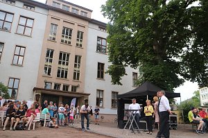 Bye, bye Oberstufe - den Beginn der Sanierung am Humboldt-Gymnasium wurde heute ausgiebig gefeiert