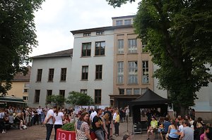 Bye, bye Oberstufe - den Beginn der Sanierung am Humboldt-Gymnasium wurde heute ausgiebig gefeiert