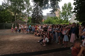 Bye, bye Oberstufe - den Beginn der Sanierung am Humboldt-Gymnasium wurde heute ausgiebig gefeiert