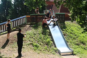 Teich, Z&auml;une, B&auml;ume - kurz vor den Ferien hat man sich am F&ouml;rderzentrum Pestalozzi nochmal richtig ins Zeug gelegt