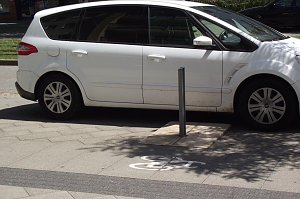 Parkbuchten in der Rautenstra&szlig;e - seit langem ein Problem