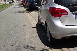 Parkbuchten in der Rautenstra&szlig;e - seit langem ein Problem