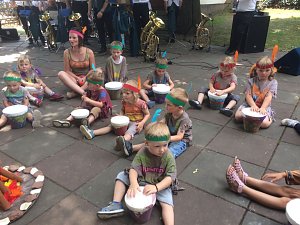 Winnetou and Old Shatterhand waren beim Heimat- und Schützenfest in Urbach mit dabei