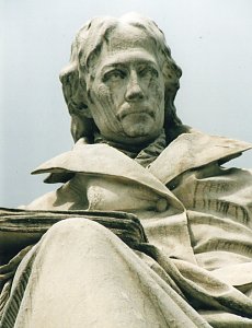 Humboldt-Statue vor der Uni in Berlin