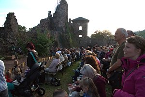 Burg in Flammen