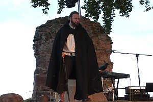 Burg in Flammen