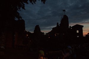 Burg in Flammen