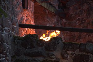 Burg in Flammen