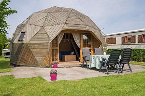 Holz Iglu auf Camping 't Weergors