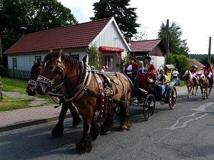 Kutschfahrt der F&uuml;rstenfamilie durch Sophienhof