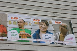 Kunst f&uuml;r alle! - beim diesj&auml;hrigen Kunstfest durfte man auch Wahlplakate verunstalten