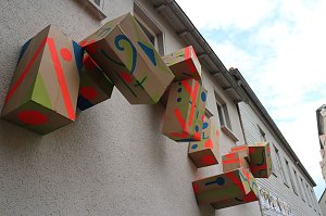 Kunst f&uuml;r alle! - beim diesj&auml;hrigen Kunstfest durfte man auch Wahlplakate verunstalten