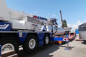 Zwei gro&szlig;e Treber-Silos gehen auf die Reise