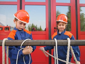 am Wochenende stellten sich Mitglieder verschiedener Jugendfeuerwehren der Pr&uuml;fung des  Leistungsabzeichens der Th&uuml;ringer Jugendfeuerwehr f&uuml;r die Altersklasse 6-9 Jahre in Silber