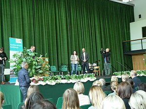 Verbeamtung von &uuml;beer 350 Lehrerinnen und Lehrern
