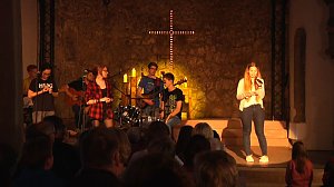 Junge Christen &uuml;bernehmen in der Altendorfer Kirche