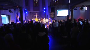 Junge Christen &uuml;bernehmen in der Altendorfer Kirche