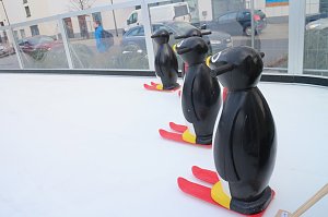 Weihnachtsmarkt und Eislaufbahn er&ouml;ffnet