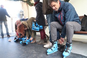 Weihnachtsmarkt und Eislaufbahn er&ouml;ffnet