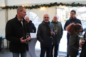 Weihnachtsmarkt und Eislaufbahn er&ouml;ffnet