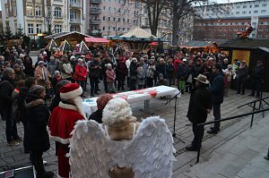 Weihnachtsmarkt und Eislaufbahn er&ouml;ffnet