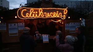 Weihnachtsmarkt und Eislaufbahn er&ouml;ffnet