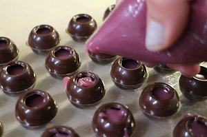 Backen, Basteln, B&auml;ume schm&uuml;cken - an der Jugendkunstschule und im Weltladen konnte man das heute selbst machen