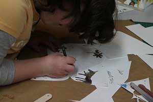 Backen, Basteln, B&auml;ume schm&uuml;cken - an der Jugendkunstschule und im Weltladen konnte man das heute selbst machen
