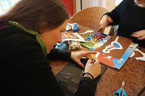 Backen, Basteln, B&auml;ume schm&uuml;cken - an der Jugendkunstschule und im Weltladen konnte man das heute selbst machen