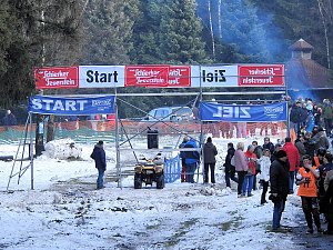 Schlittenhunde rennen rund um Benneckenstein