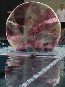 Ferienstart mit der Mega-Pool-Party