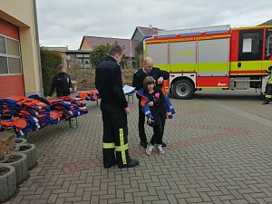 Neue Jacken für den Feuerwehr-Nachwuchs...