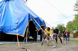 Zappelini Zelt wird aufgebaut